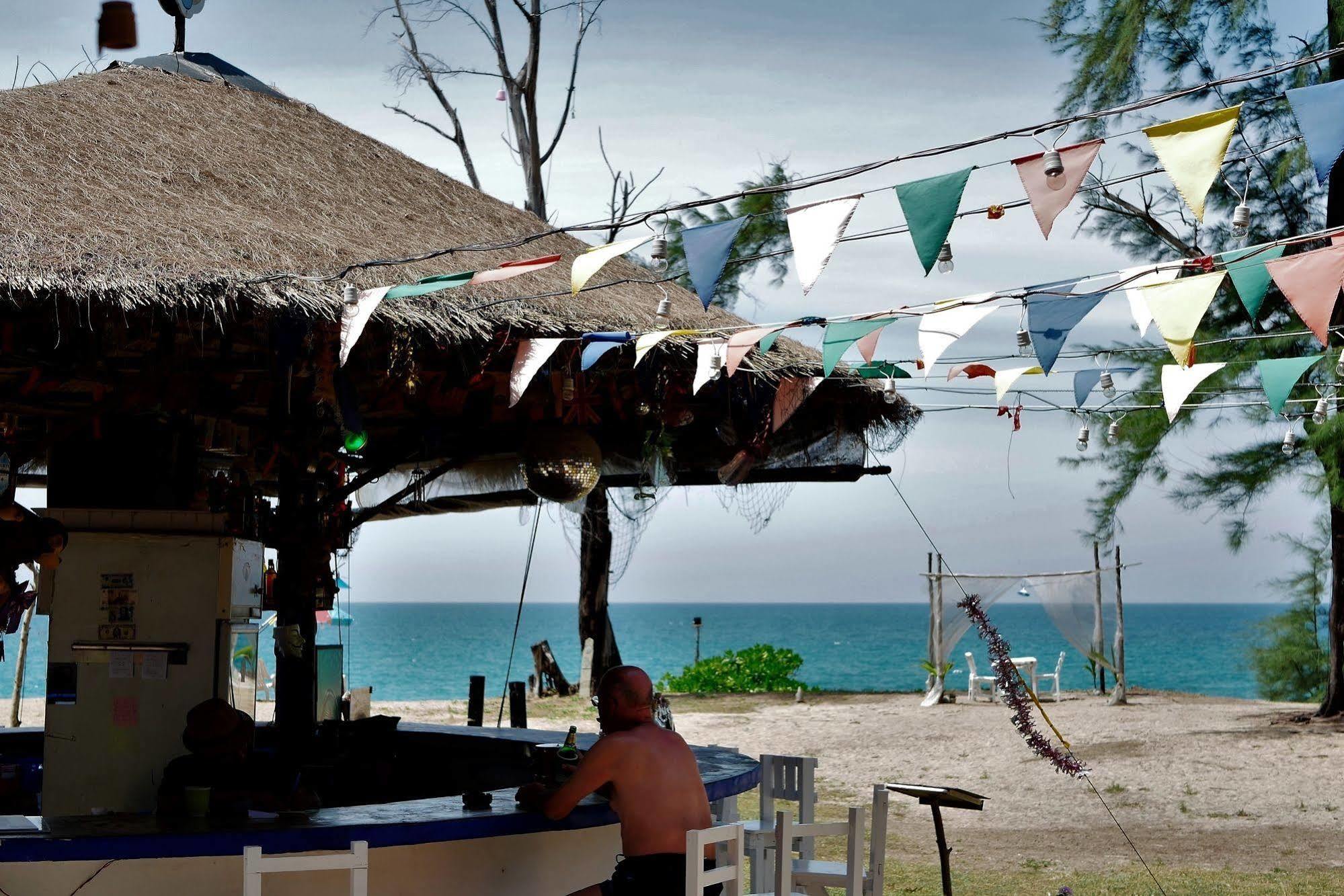 Micky Monkey Beach Hotel Phuket Maikhao Thailand Mai Khao Exteriér fotografie